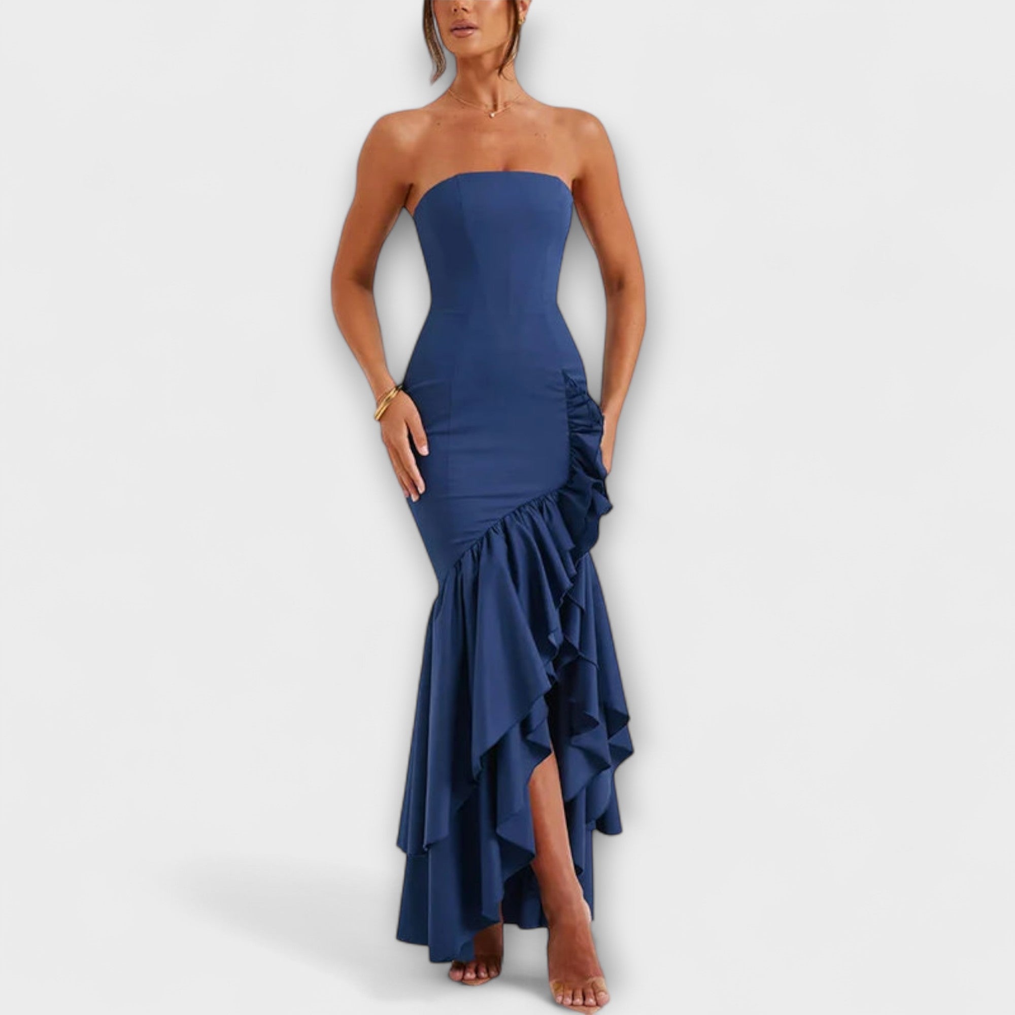 Zuri - Robe Maxi Slim Fit Off-Shoulder avec ourlet asymétrique