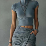 Blaues Cropped T-Shirt und transparentes, drapiertes Rock-Set