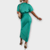Sable - Robe Maxi Slim Fit en Satin à Encolure en V et Nœud Croisé