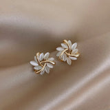 Élégante couleur or avec des motifs floraux en opale exquis