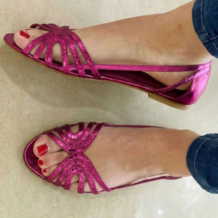 Eleonora | Goldene Sandalen Licht des Sommers
