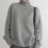 Dorothea | Rollkragenpullover aus Kabelstrick
