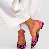 Zarella - Flache Sandalen mit Zebra-Muster und überkreuzten Riemen am Knöchel