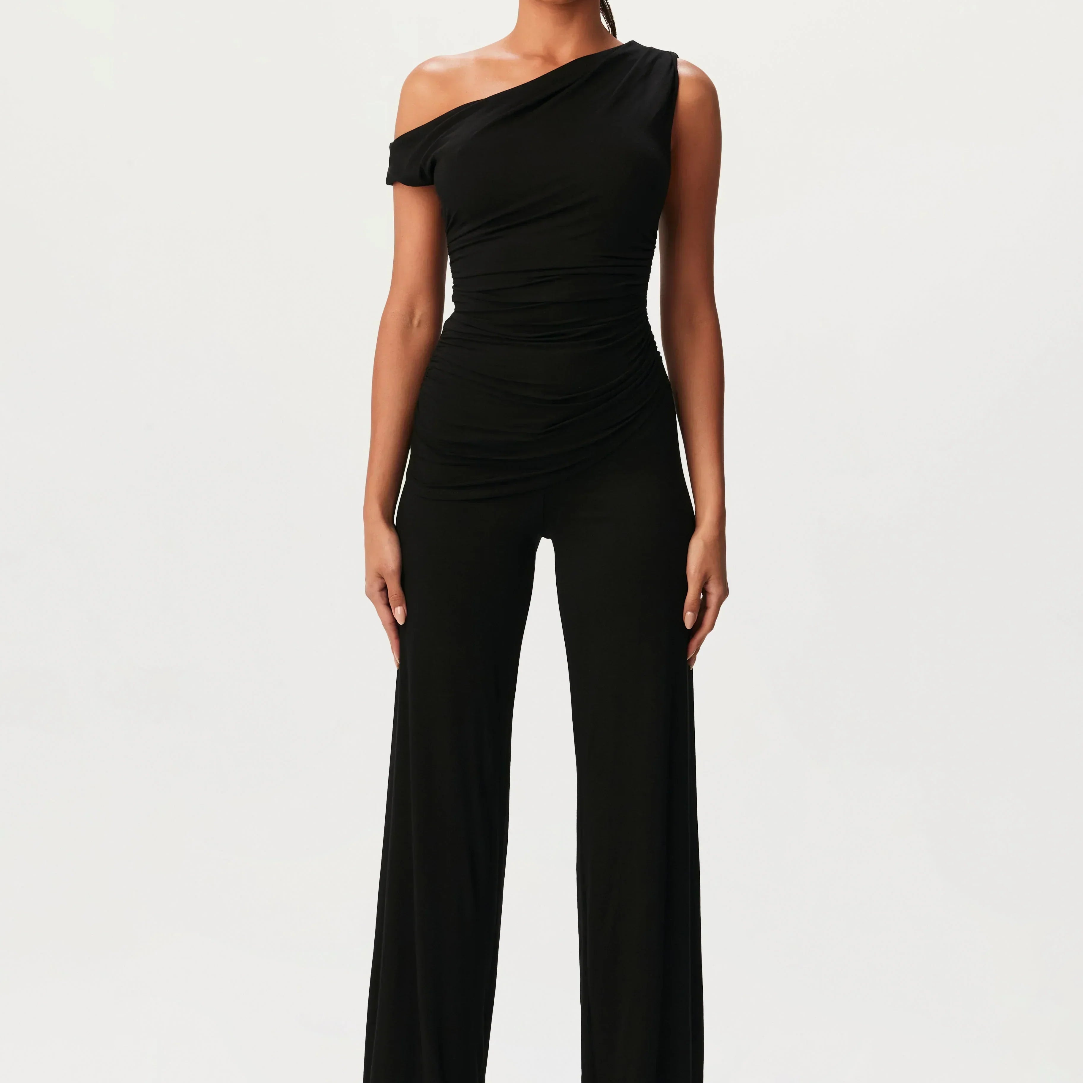 Lúcia Ember - Elegantes asymmetrisches Set