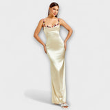 Eira - Robe en satin ornée avec lacets dans le dos