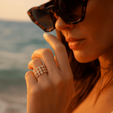 Bijoux du matin avec des pierres précieuses brillantes