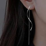 Boucles d'oreilles longues avec design ondulé