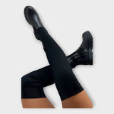 Moderne Stiefel mit minimalistischem Design