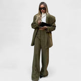 Ana - Elegantes Urban Outfit