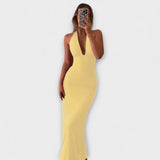Robe de gala dos nu à halter raffinée