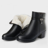 Edelgard | Winterliche Stiefeletten mit Schmuckdetail