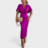 Sable - Robe Maxi Slim Fit en Satin à Encolure en V et Nœud Croisé