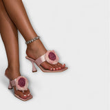 Rebecca - Sandales à blocs de couleur avec design floral en 3D