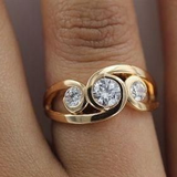 Bague en or spiralée avec zirconia vintage
