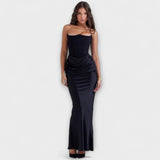 Robe maxi en satin sans épaules avec drapé
