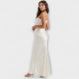 Robe maxi en satin sans épaules avec drapé