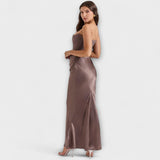 Robe maxi en satin sans épaules avec drapé